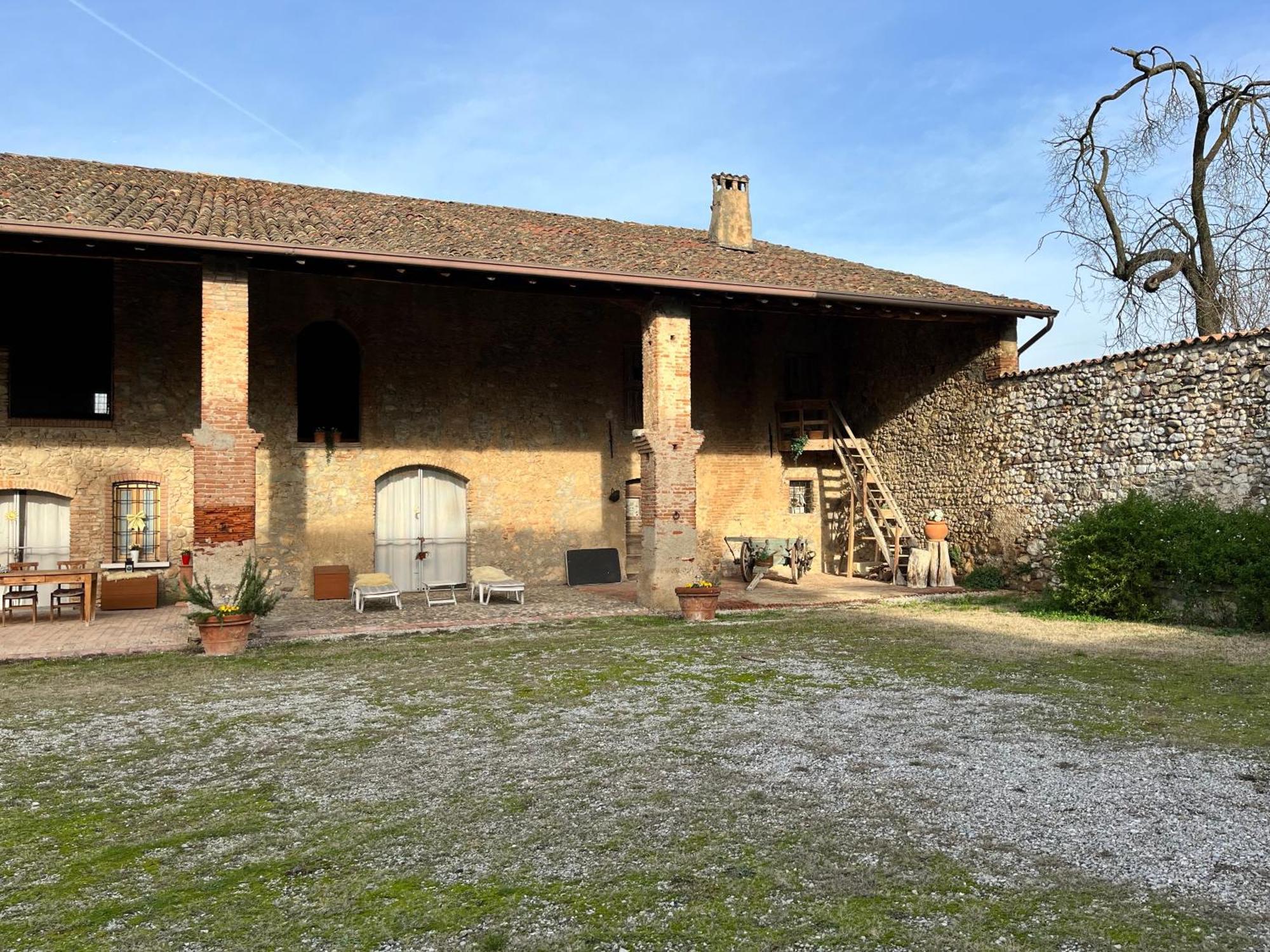 לינה וארוחת בוקר לונאטו Antico Cascinale Lombardo מראה חיצוני תמונה
