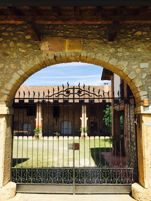 לינה וארוחת בוקר לונאטו Antico Cascinale Lombardo מראה חיצוני תמונה